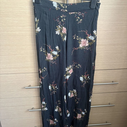 Pull & Bear pants like new, size medium, colorful, lightweight fabric