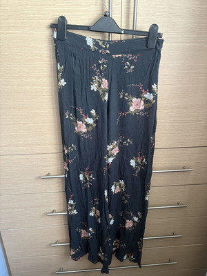 Παντελόνι Pull & Bear σαν καινούργιο, μέγεθος medium, πολύχρωμο, λεπτό ύφασμα