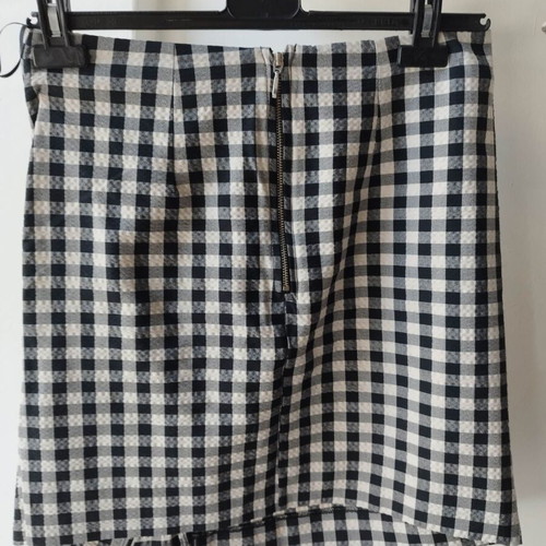 H&M Gingham skirt with ruffles like new, black and white checkered