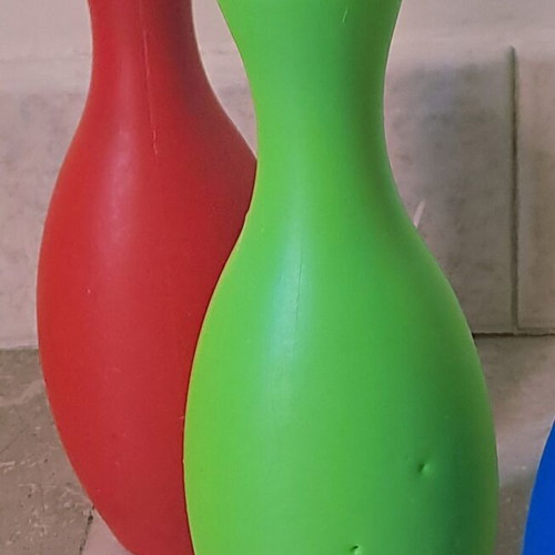 Children's bowling set with 6 pins and 1 ball