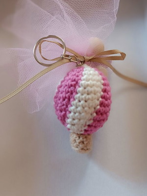 Knitted handmade hot air balloon keychain new pink multicolor