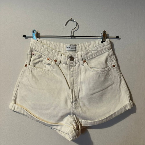 White denim shorts Zara like new, size M
