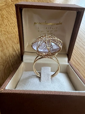 14K Gold Ring like new with pink quartz