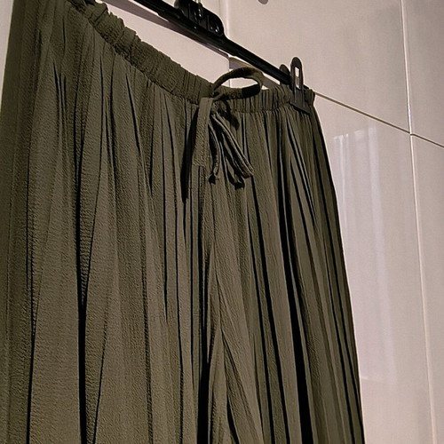 Pronto Moda pleated pants khaki one size like new