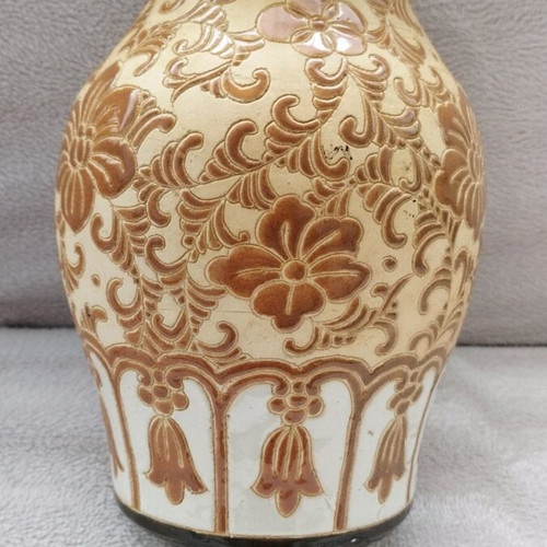 Ceramic vase Dona from Vietnam like new with floral motifs