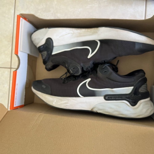 Nike Renew Run 3 athletic shoes size 43 used, black