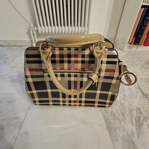 Gongca Checked Shoulder and Handbag with Gold Details like new