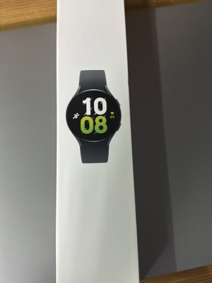 Samsung Galaxy Watch 5 smartwatch like new