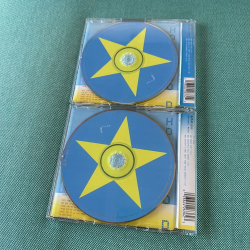 Madonna Hollywood 2 CD singles like new, pop