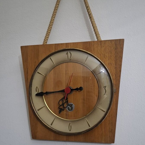 Mid-Century Modern wall clock like new with rope and wood