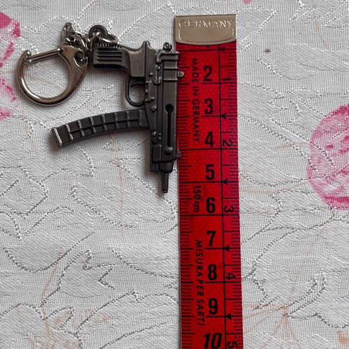 Škorpion vz. 61 keychain new, gray and silver