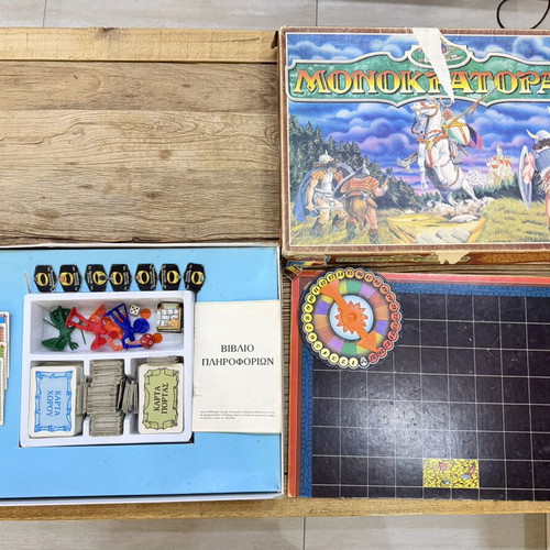 Monokratoras board game used by Mika
