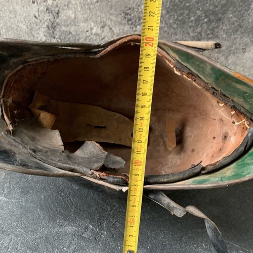 Firefighter helmet old used, requires restoration