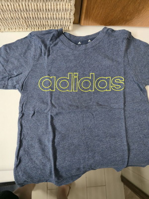 Adidas t-shirt μπλε μεταχειρισμένο, αγόρι 3-4 ετών 98-104 cm
