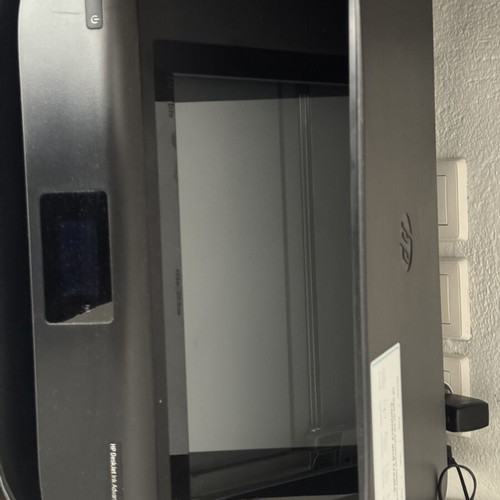 HP DeskJet 5075 printer like new with scanning