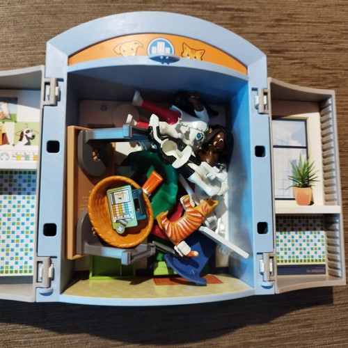 Playmobil Play Box Veterinary Clinic like new