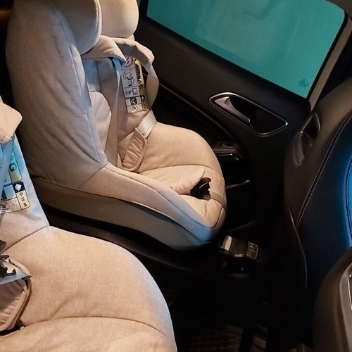 Maxi Cosi Two Way Fix car seat like new, i-Size compatible