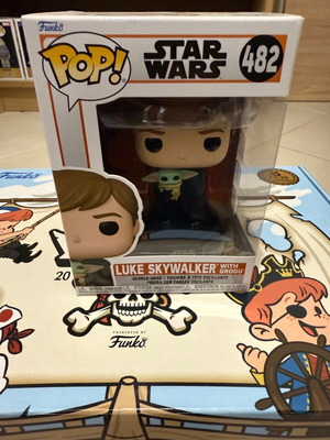 Funko Pop! Star Wars 482 Luke Skywalker With Grogu like new