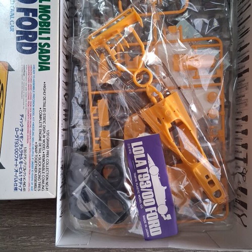 Tamiya Lola T93/00 Ford plastic model kit