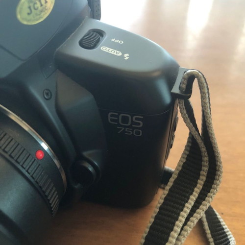 Canon EOS 750 analog camera used with Canon EF 100-200 mm 1:45 A lens and case