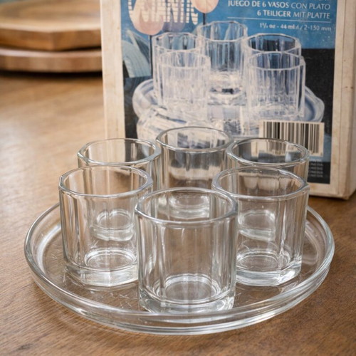 Set of 6 Glass Shot Glasses with Tray like new