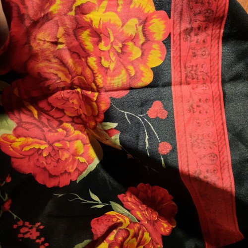Tie Rack scarf like new, square, black and red