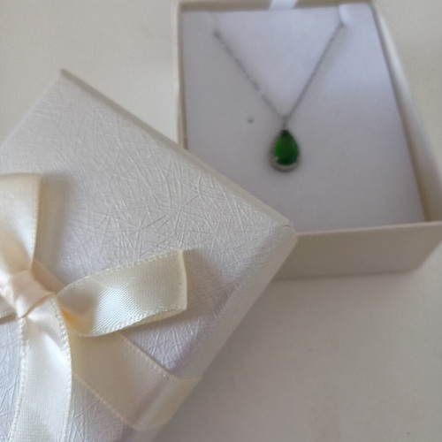 Silver necklace S925 with green teardrop stone, like new