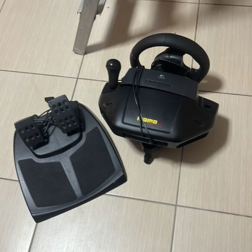 Racing wheel with pedals and manual gears for PC, like new