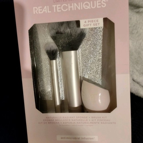 Real Techniques Gift Set Makeup Brushes new