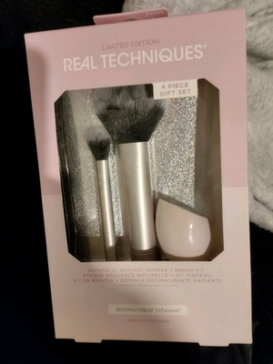 Real Techniques Gift Set Makeup Brushes new