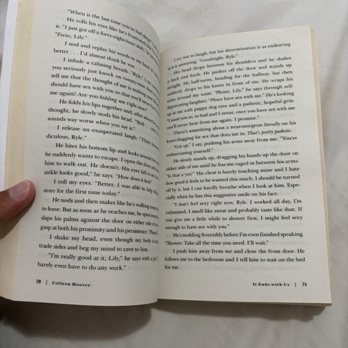 It Ends with Us by Colleen Hoover, English paperback