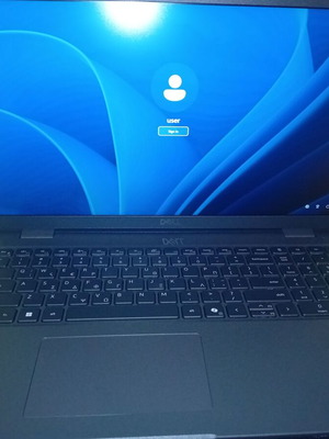 Dell Latitude 3550 laptop new, 16GB DDR5, Iris Xe Graphics, Intel Core i5