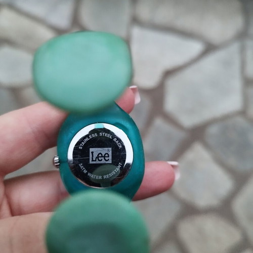 Lee watch used, battery needed