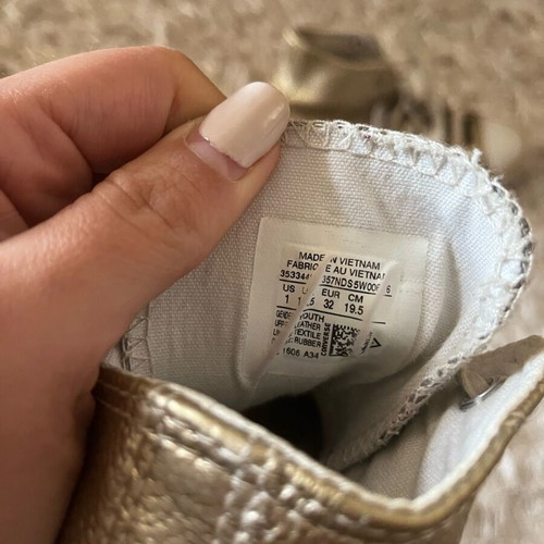 Converse All Star size 32 like new, white and gold sneakers