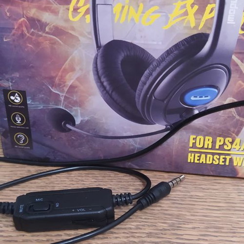 Andowl Q-A61 headset used, wired with microphone