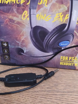 Andowl Q-A61 headset used, wired with microphone