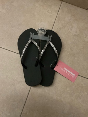 Παντόφλες αφόρετες καινούργιες μαύρες, μεγέθη 36-37