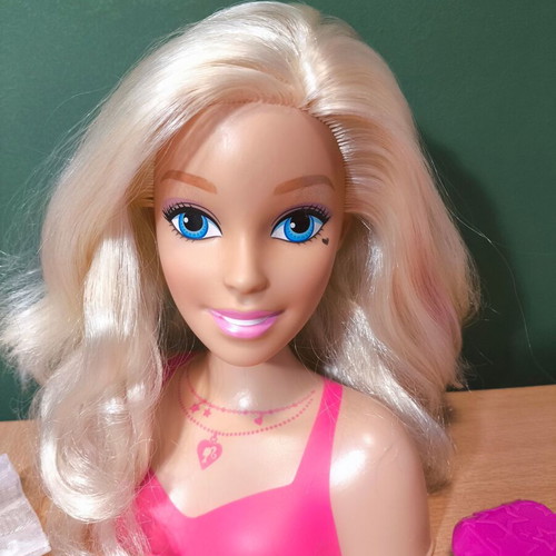 Barbie styling head with accessories
