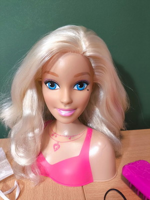 Barbie styling head with accessories