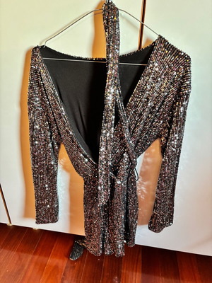 Sequin jumpsuit one size like new, grey with belt