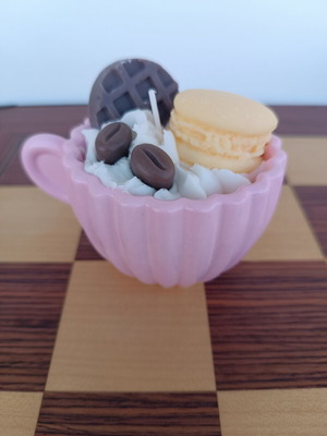 Handmade aromatic candle with natural wax and porcelain container