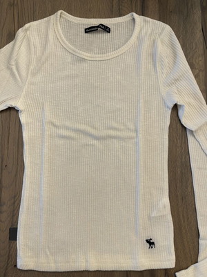 Abercrombie white sweater like new with sleeve button details