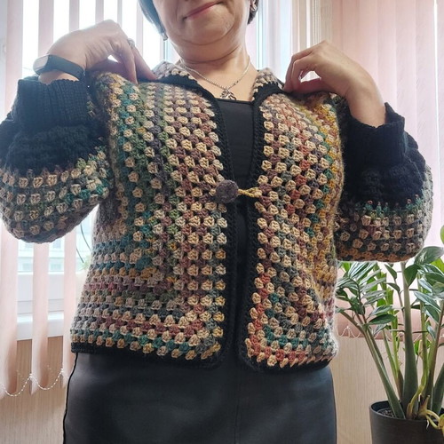Knitted cardigan XL new, colorful, short with hexagons
