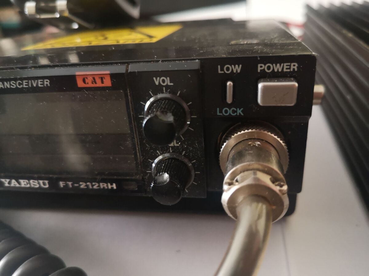 Yaesu FT-212 RH VHF transceiver and… - € 220,00 - Vendora.cy