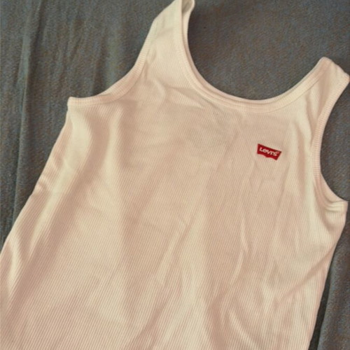 Levi's top white, like new, size M