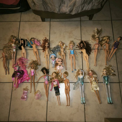 Barbie dolls used, pack of 21 assorted