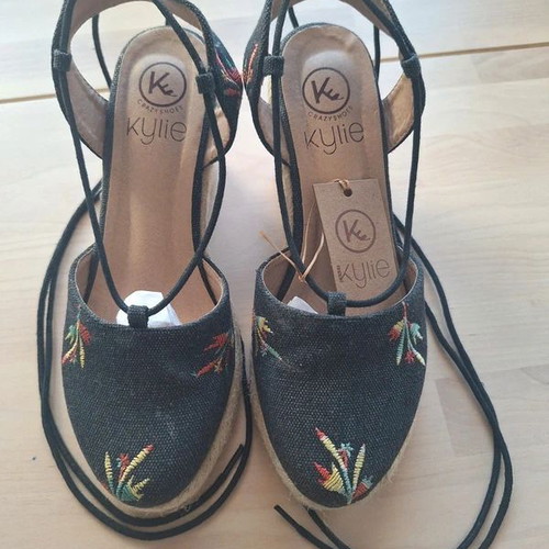 Kilye Crazy Espadrilles size 38 like new, narrow fit