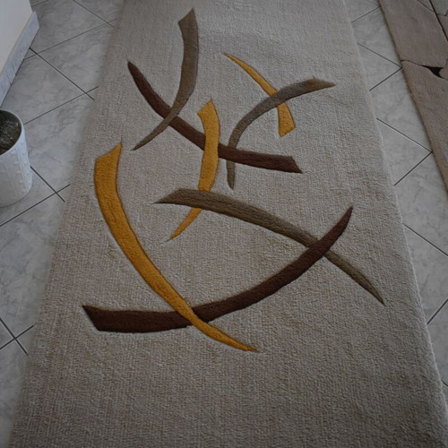 Wool rug used 2.50 x 1.00 m with embossed pattern