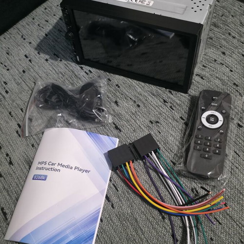 Car radio screen with Android Auto and CarPlay