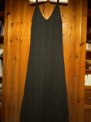 Knitted dress black like new with lining